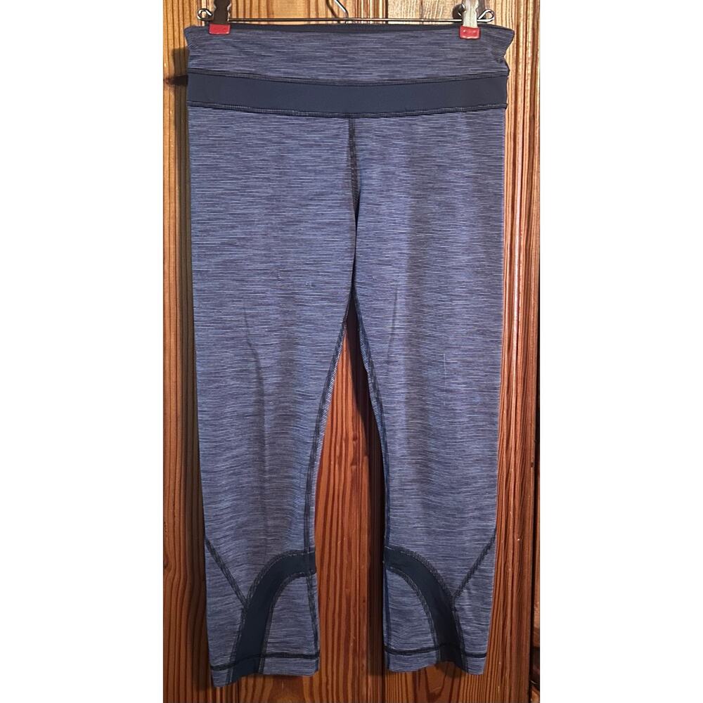 Lululemon Run Inspire Crop II Navy Blue Cyber Stripe Size 6 EUC